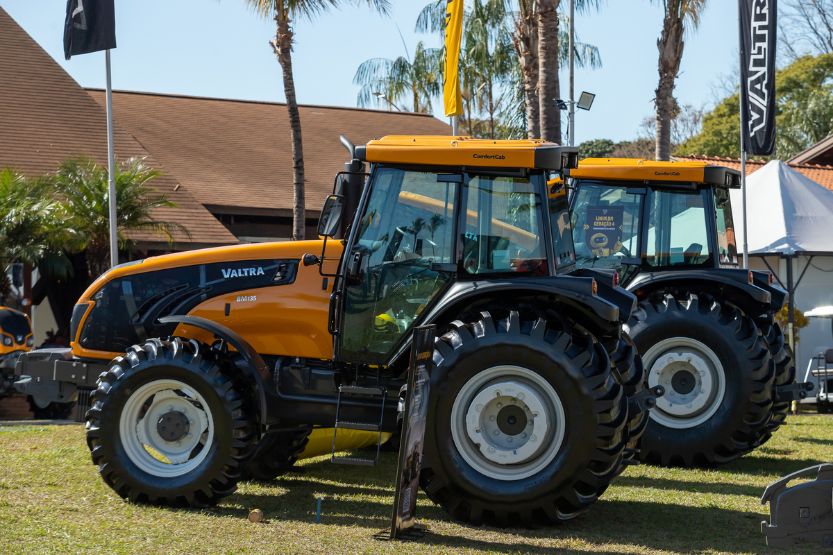 Retratando a Força do Agro: Estande da Valtra na Feira Copercitrus