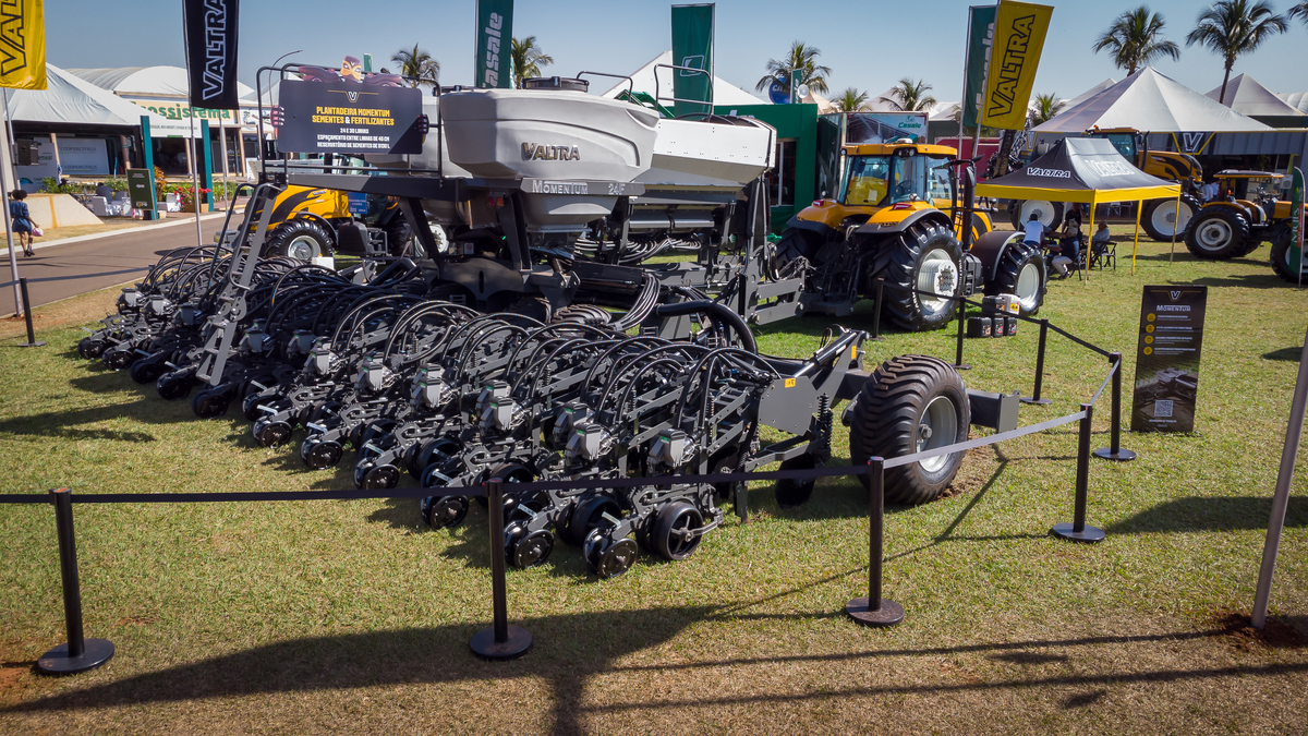 Retratando a Força do Agro: Estande da Valtra na Feira Copercitrus