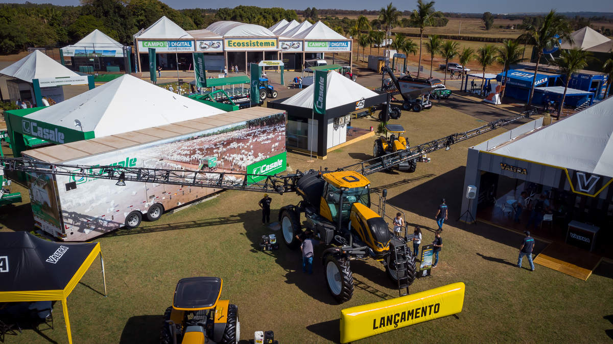 Retratando a Força do Agro: Estande da Valtra na Feira Copercitrus