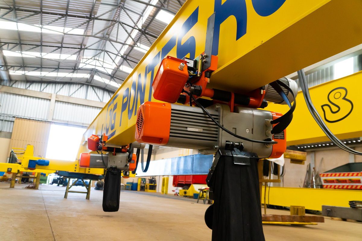 Documentando a Engenharia em Ação: Produção e Embarque pela JP Pontes Rolantes