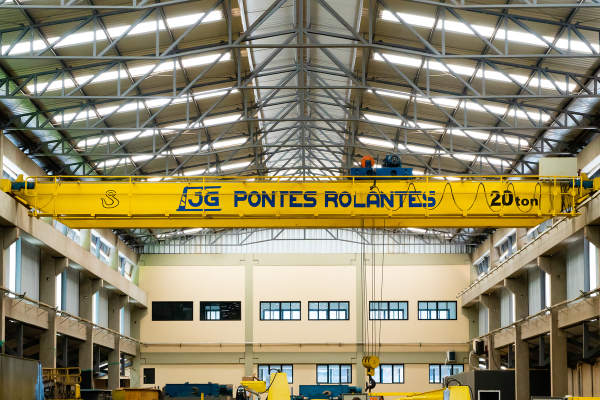 Documentando a Engenharia em Ação: Produção e Embarque pela JP Pontes Rolantes