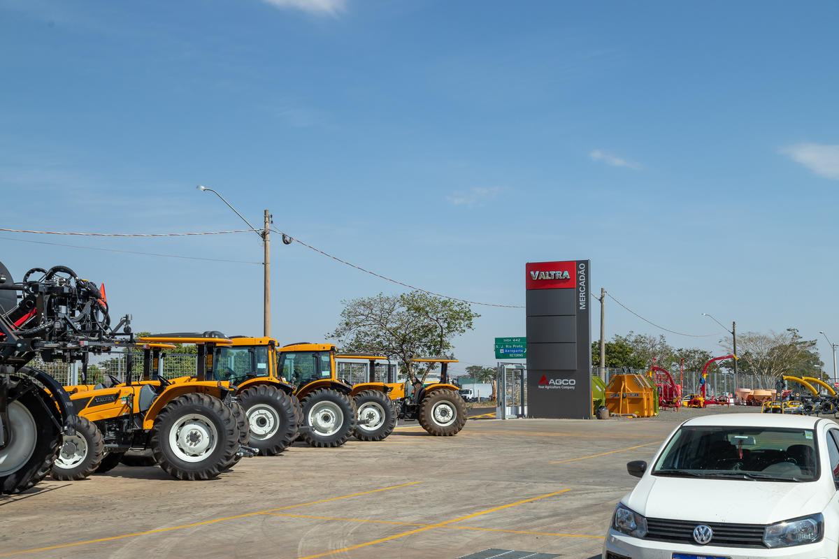 Atualização de Banco de Imagens para o Mercadão dos Tratores - Filial Valtra Tratores