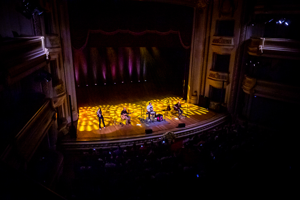 Fotos do Show Acústico do Artista Pedro Mariano no Teatro Dom Pedro