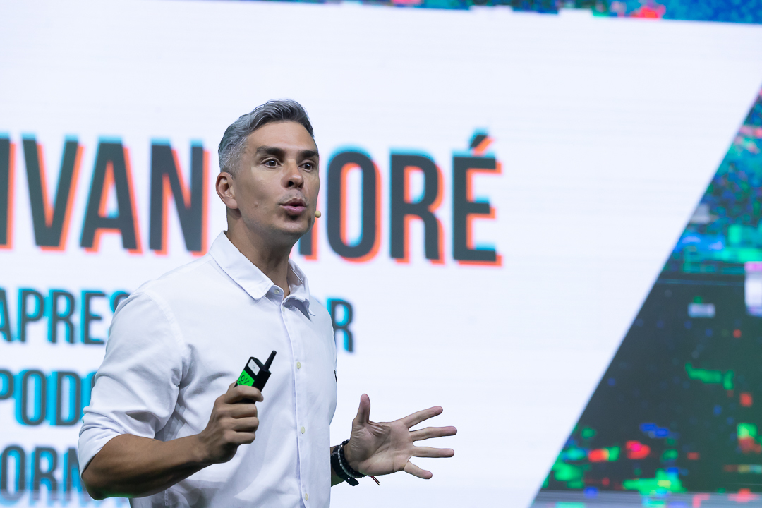 Fotografando a Palestra Motivacional de Ivan Moré 
