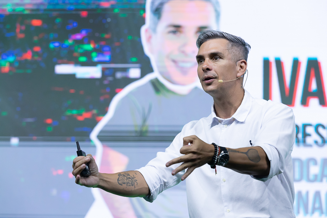 Fotografando a Palestra Motivacional de Ivan Moré 