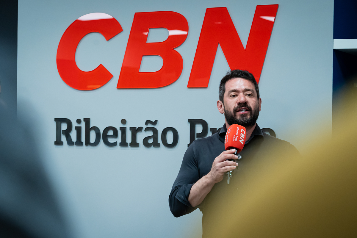 Autoridades locais participam da inauguração dos estúdios do Grupo EP