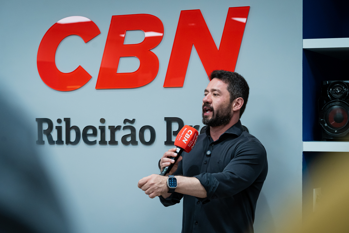 Autoridades locais participam da inauguração dos estúdios do Grupo EP