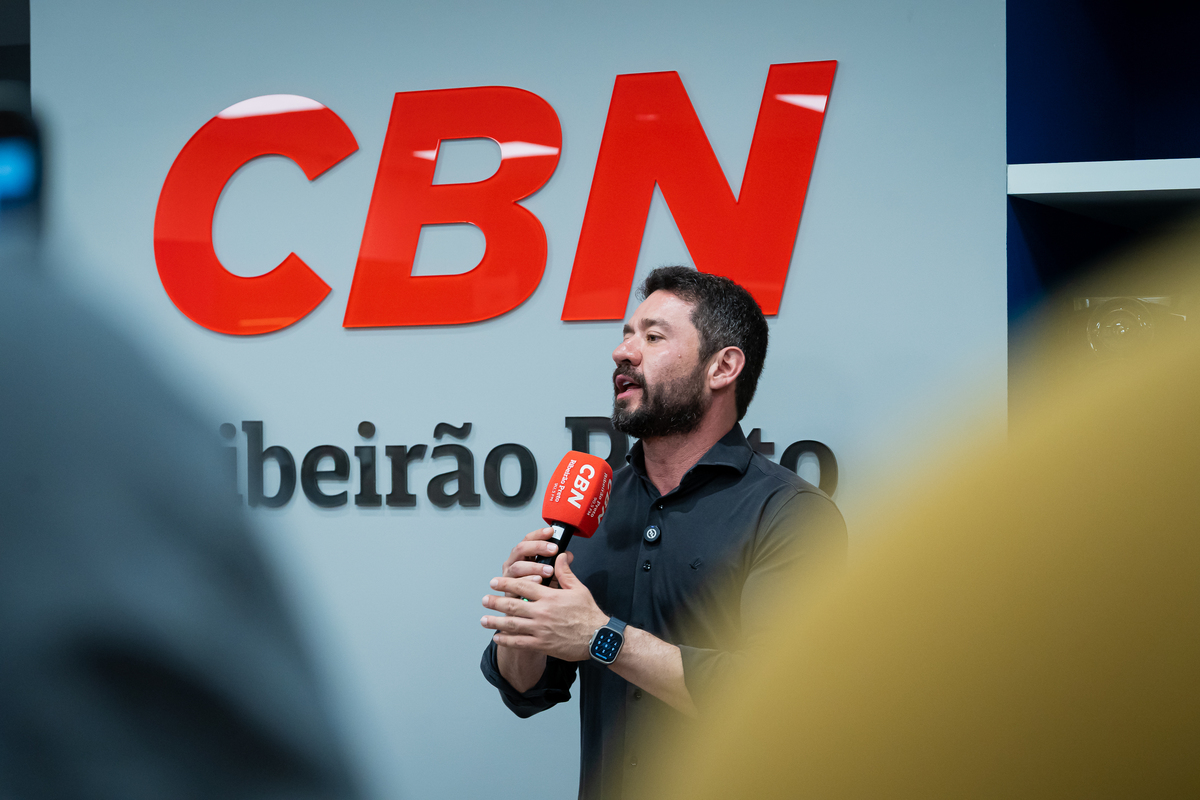 Autoridades locais participam da inauguração dos estúdios do Grupo EP