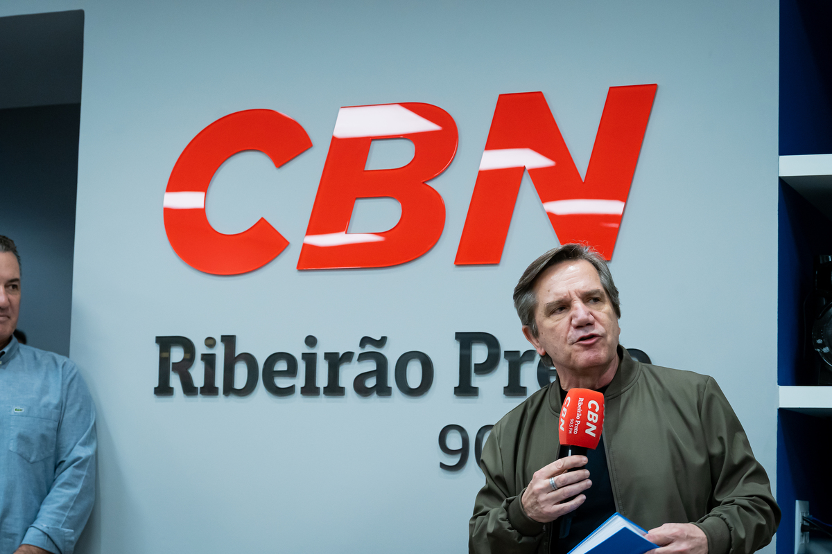 Autoridades locais participam da inauguração dos estúdios do Grupo EP