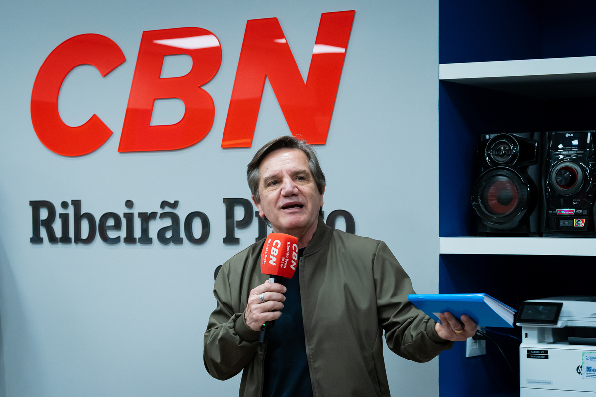 Autoridades locais participam da inauguração dos estúdios do Grupo EP