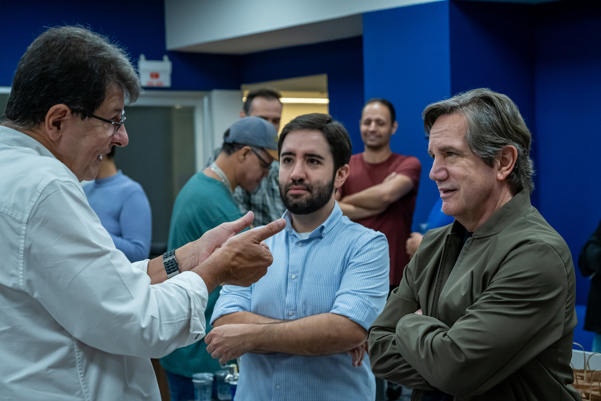 Colaboradores do Grupo EP celebram inauguração dos novos estúdios