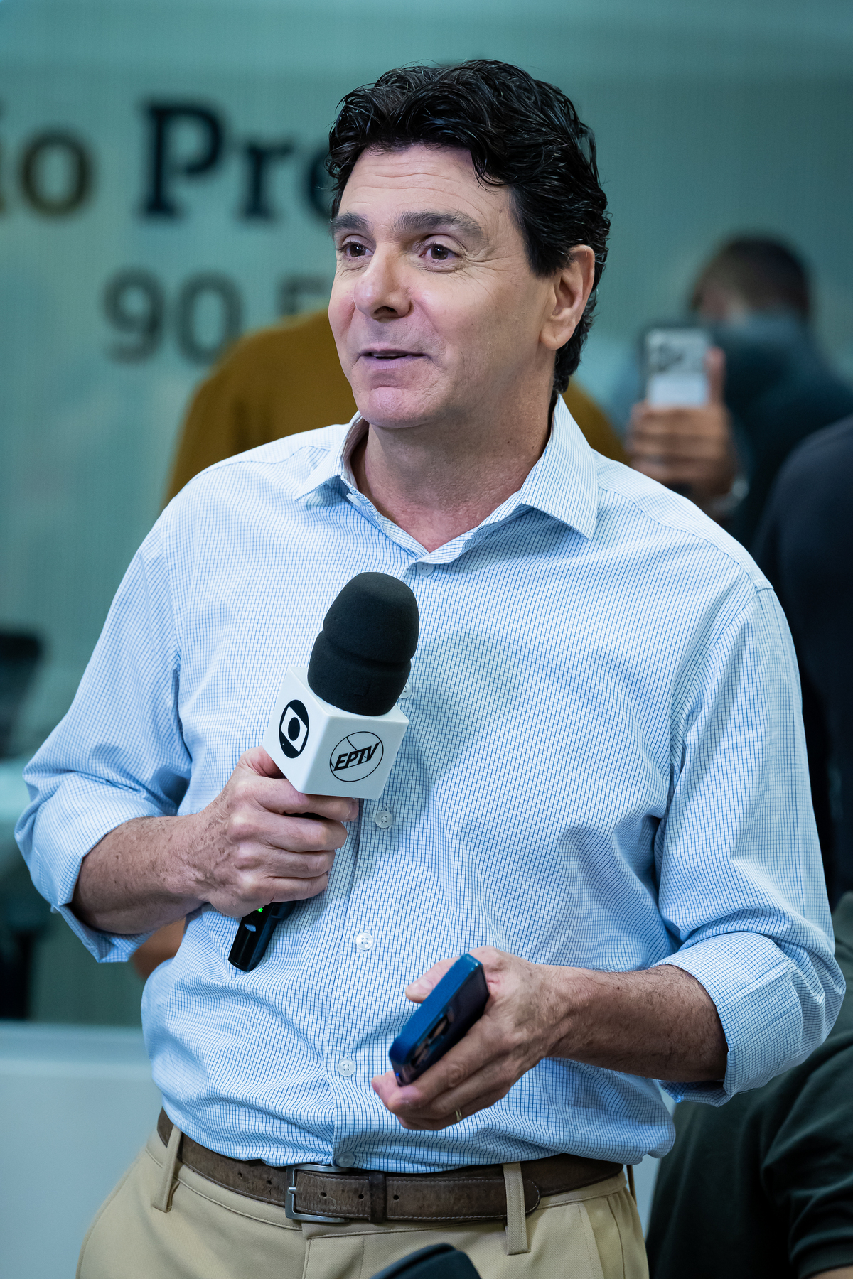 Autoridades locais participam da inauguração dos estúdios do Grupo EP