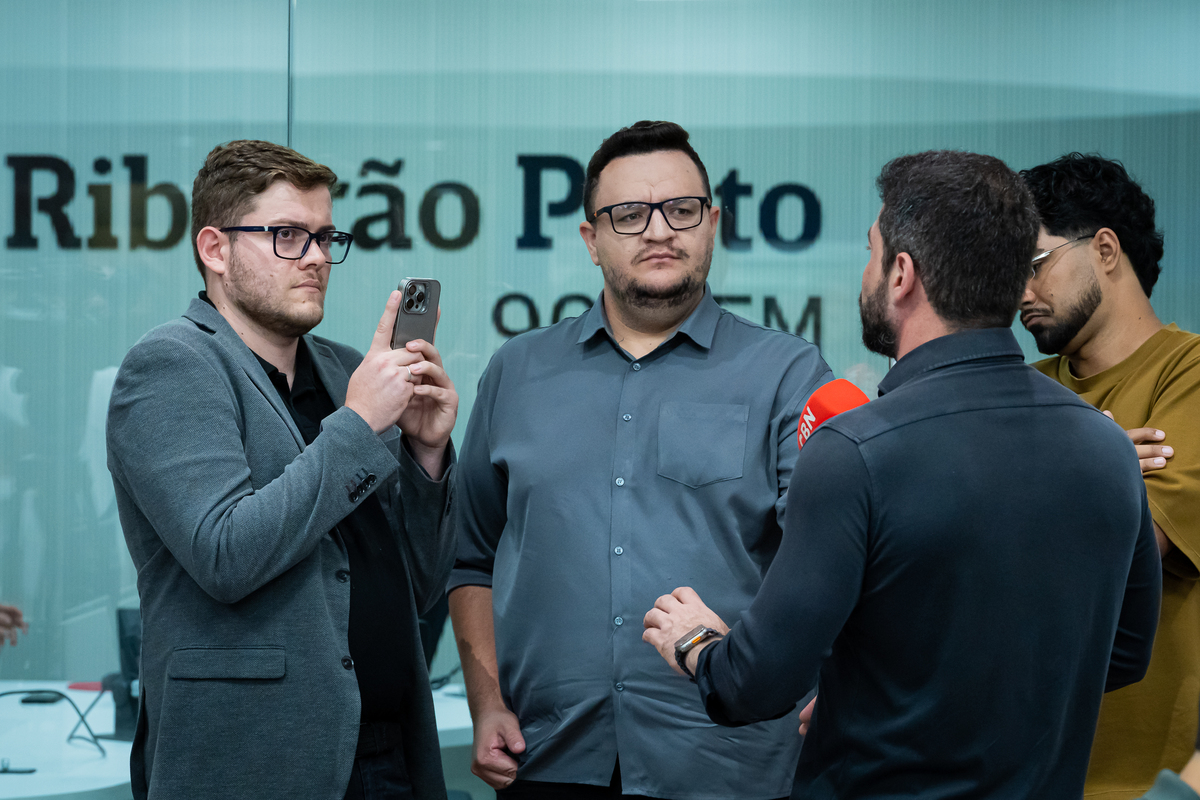 Colaboradores do Grupo EP celebram inauguração dos novos estúdios