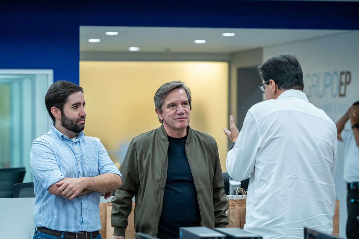 Diretores do Grupo EP na inauguração dos novos estúdios