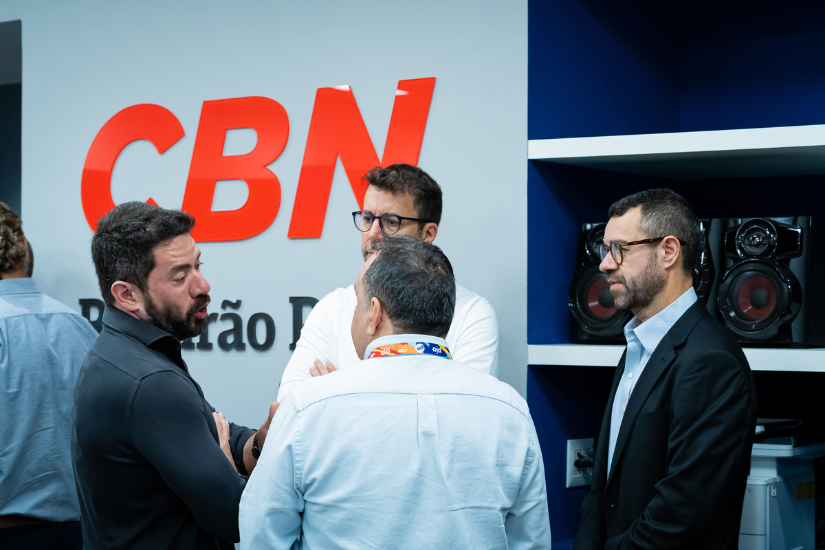 Colaboradores do Grupo EP celebram inauguração dos novos estúdios