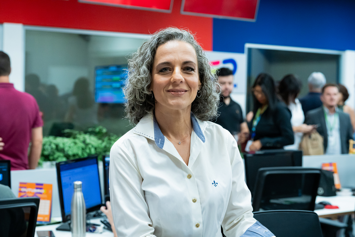 Colaboradores do Grupo EP celebram inauguração dos novos estúdios