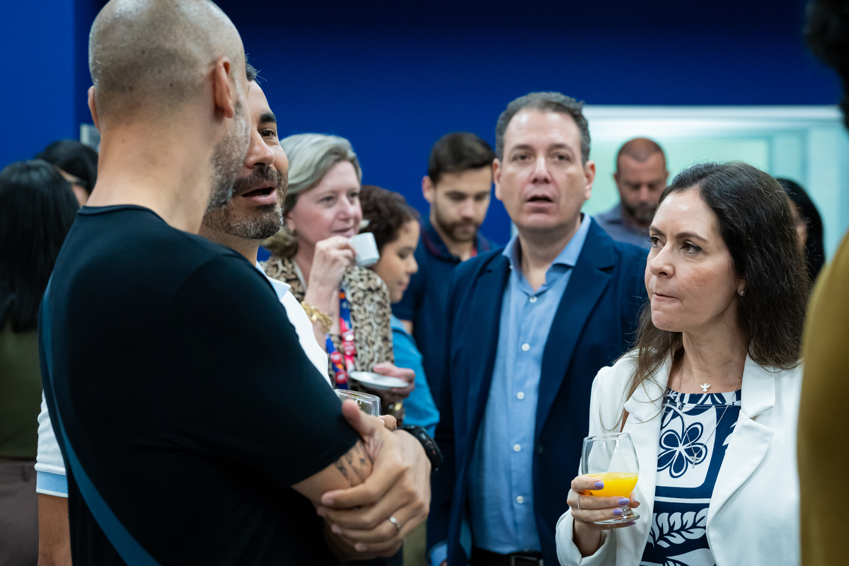 Colaboradores do Grupo EP celebram inauguração dos novos estúdios