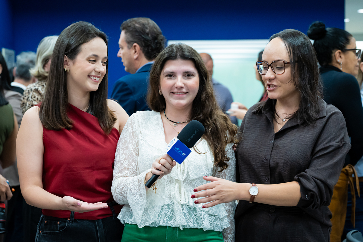 Colaboradores do Grupo EP celebram inauguração dos novos estúdios