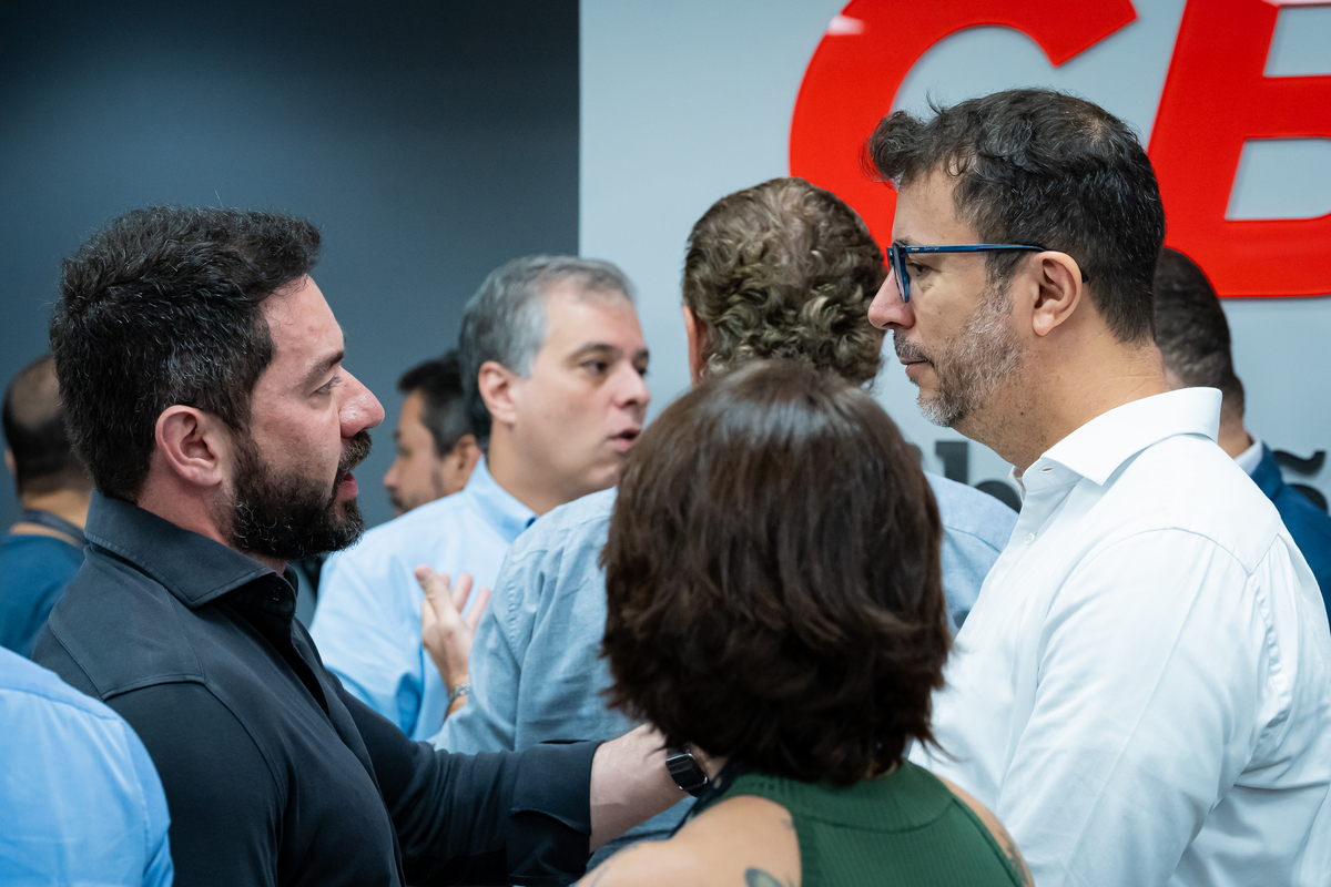 Colaboradores do Grupo EP celebram inauguração dos novos estúdios