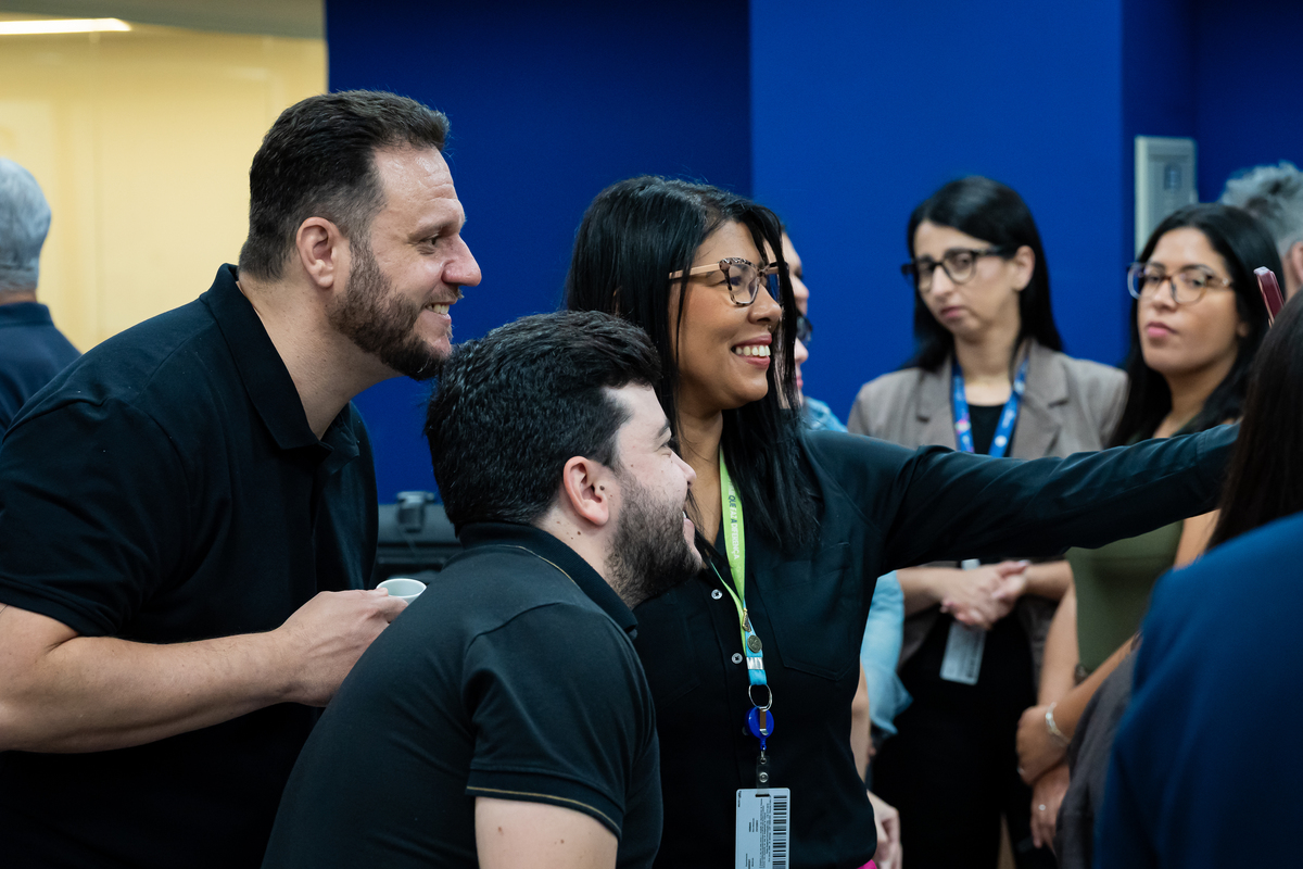 Colaboradores do Grupo EP celebram inauguração dos novos estúdios