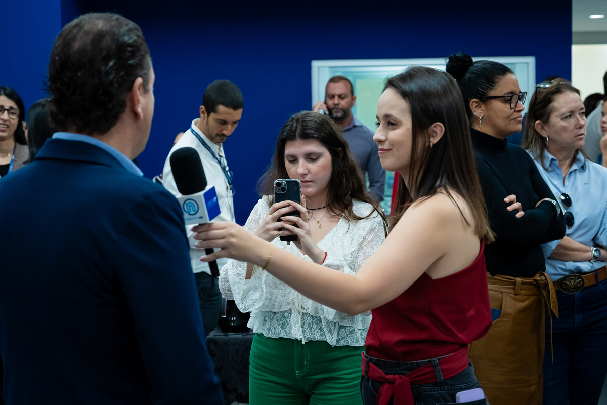 Colaboradores do Grupo EP celebram inauguração dos novos estúdios
