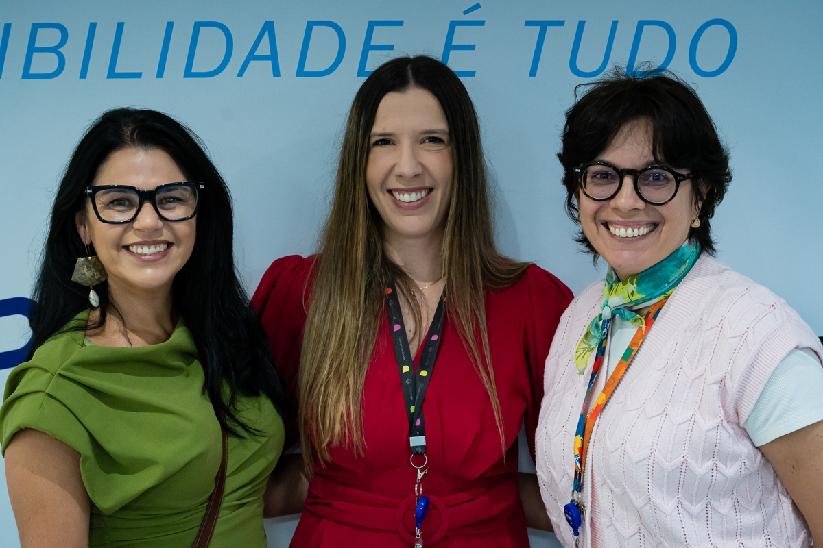 Colaboradores do Grupo EP celebram inauguração dos novos estúdios