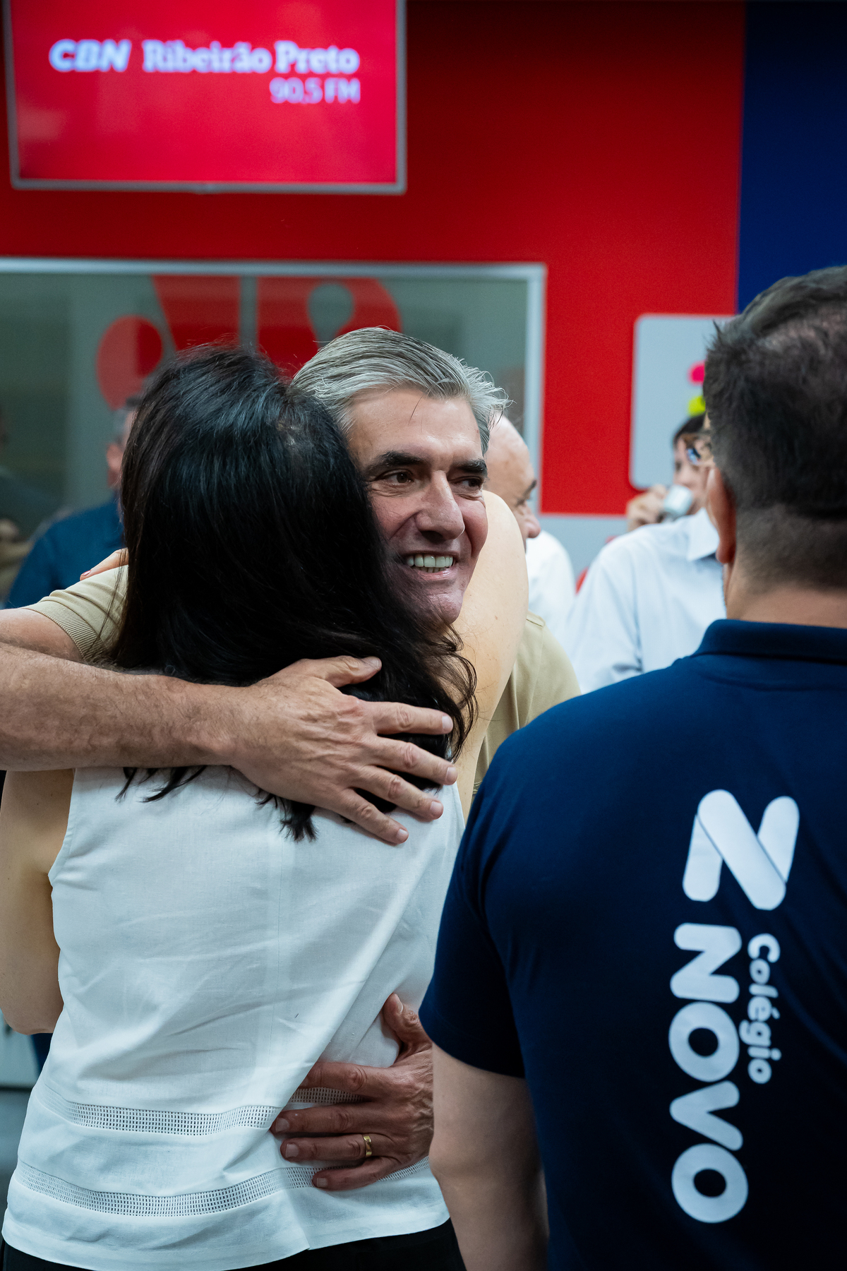 Colaboradores do Grupo EP celebram inauguração dos novos estúdios