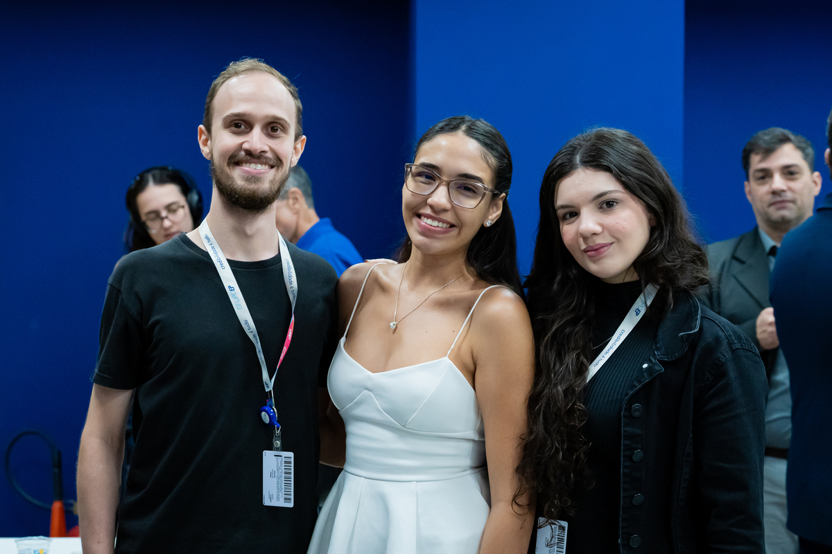 Colaboradores do Grupo EP celebram inauguração dos novos estúdios