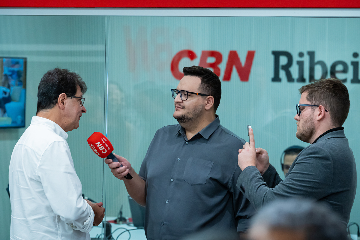 Colaboradores do Grupo EP celebram inauguração dos novos estúdios