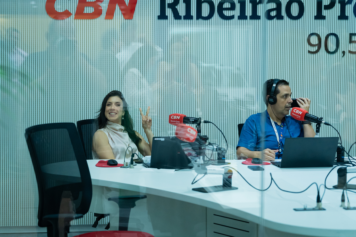 Colaboradores do Grupo EP celebram inauguração dos novos estúdios