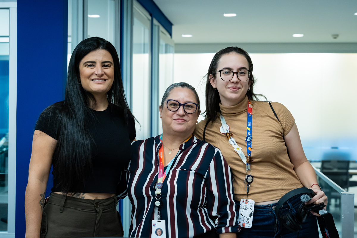 Colaboradores do Grupo EP celebram inauguração dos novos estúdios