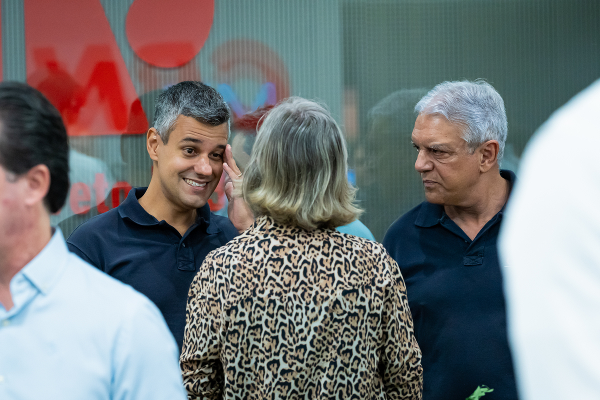 Colaboradores do Grupo EP celebram inauguração dos novos estúdios