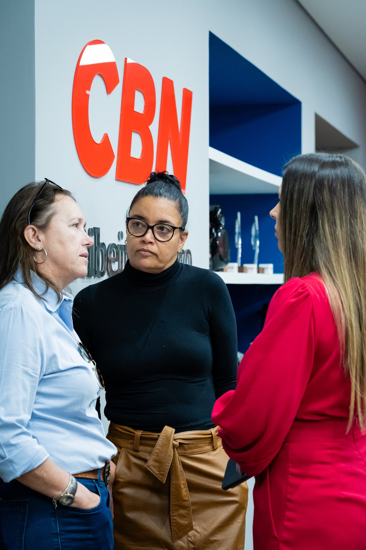 Colaboradores do Grupo EP celebram inauguração dos novos estúdios