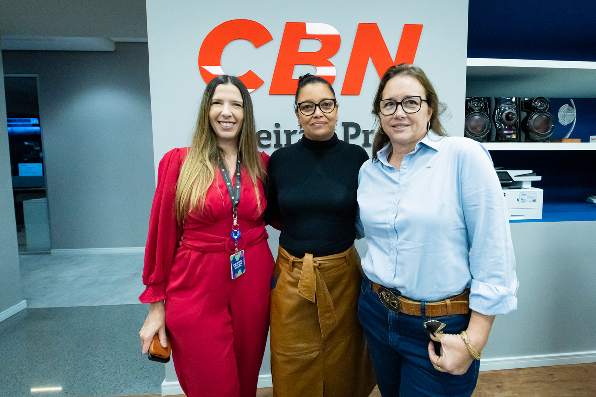 Colaboradores do Grupo EP celebram inauguração dos novos estúdios