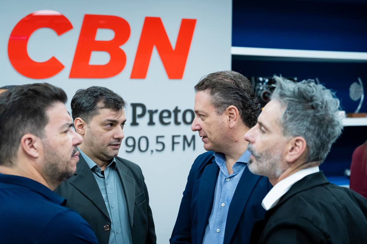 Colaboradores do Grupo EP celebram inauguração dos novos estúdios