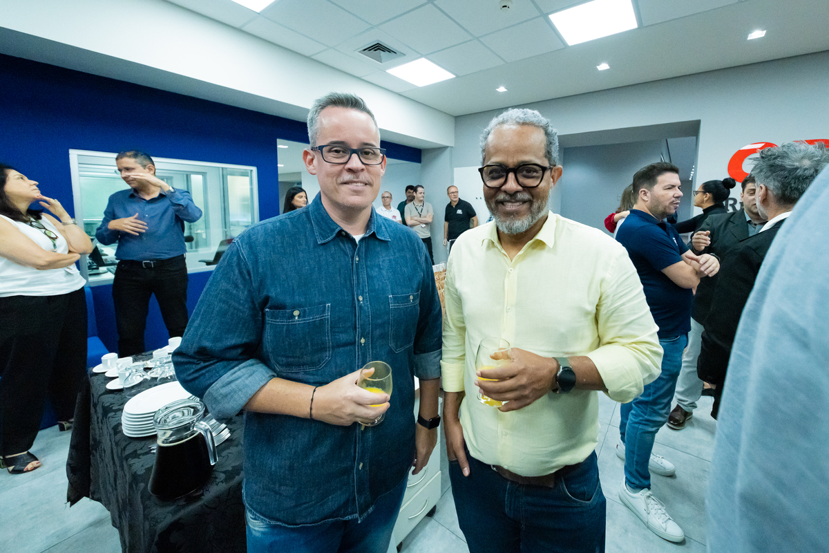 Colaboradores do Grupo EP celebram inauguração dos novos estúdios