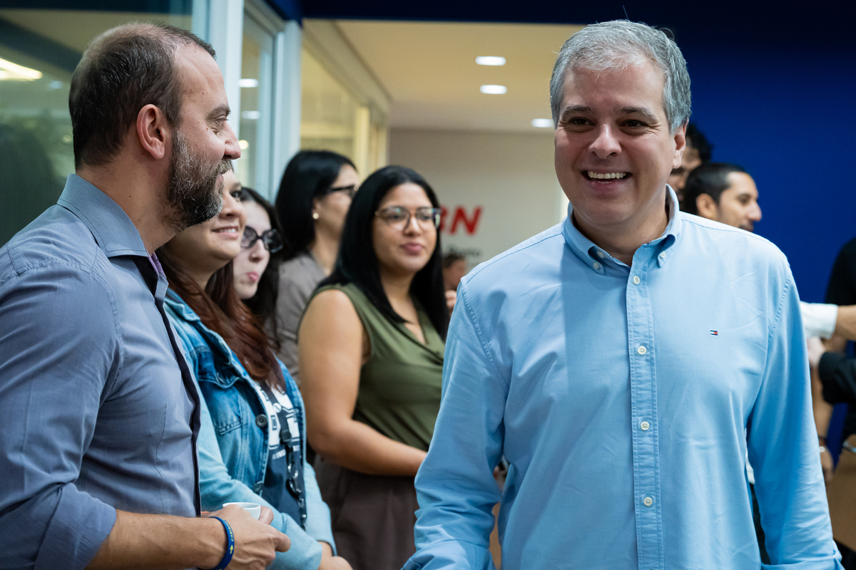 Colaboradores do Grupo EP celebram inauguração dos novos estúdios