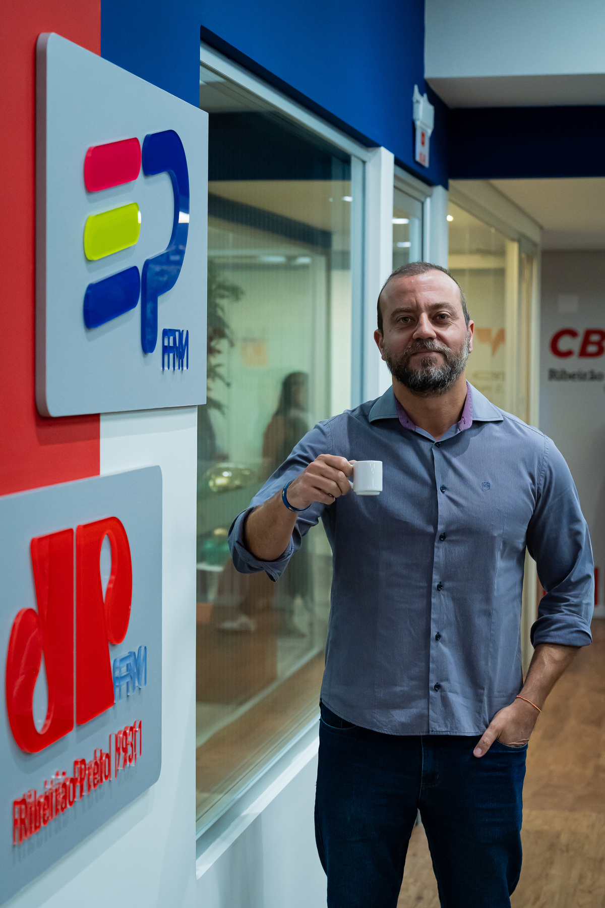 Colaboradores do Grupo EP celebram inauguração dos novos estúdios