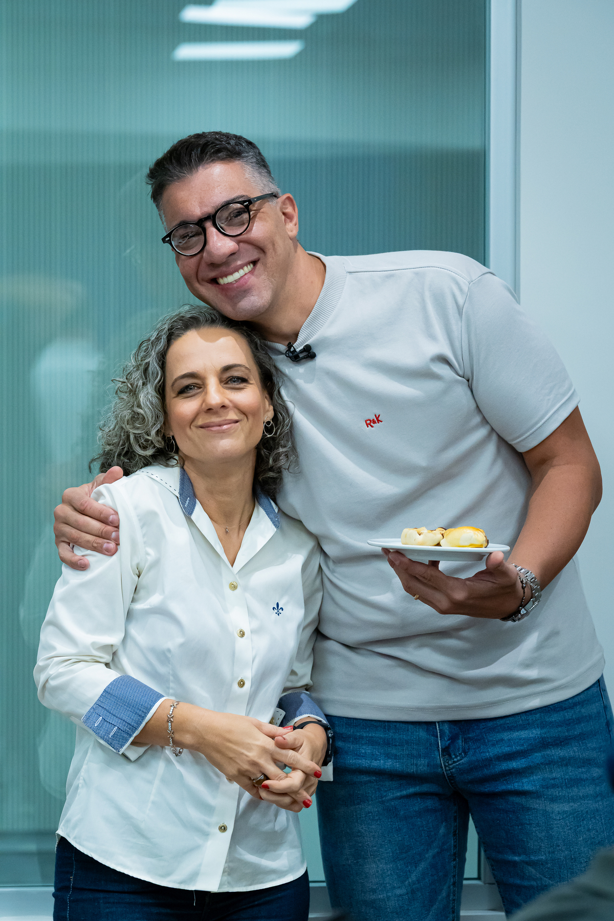Colaboradores do Grupo EP celebram inauguração dos novos estúdios