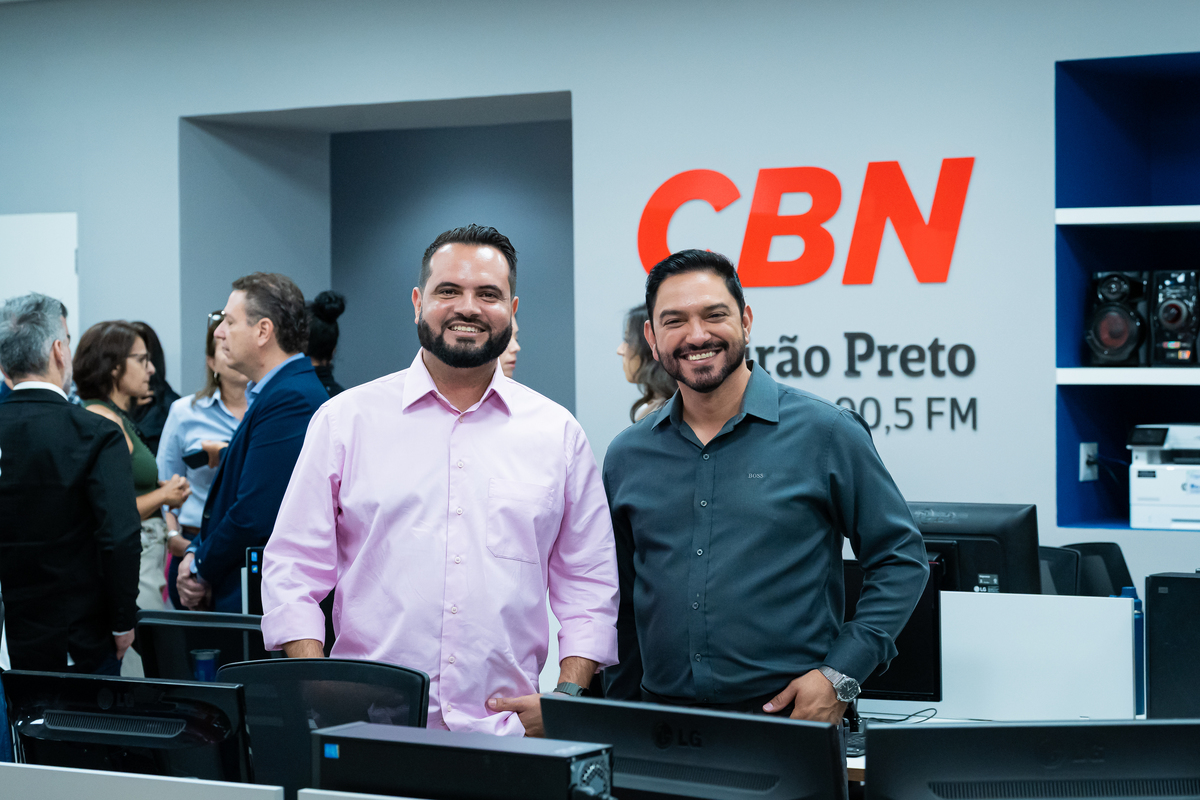 Colaboradores do Grupo EP celebram inauguração dos novos estúdios