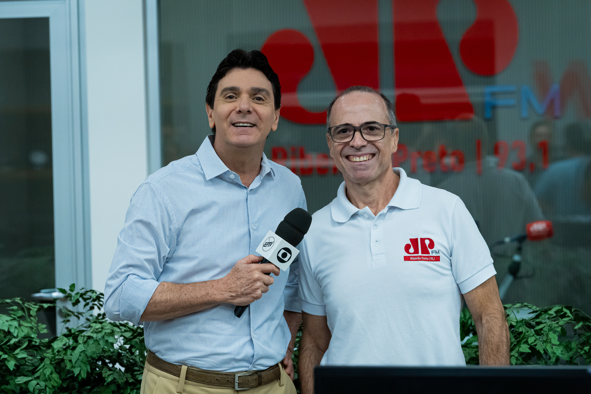 Colaboradores do Grupo EP celebram inauguração dos novos estúdios