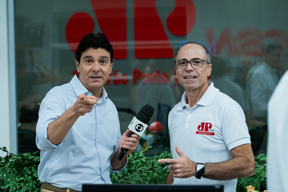 Colaboradores do Grupo EP celebram inauguração dos novos estúdios