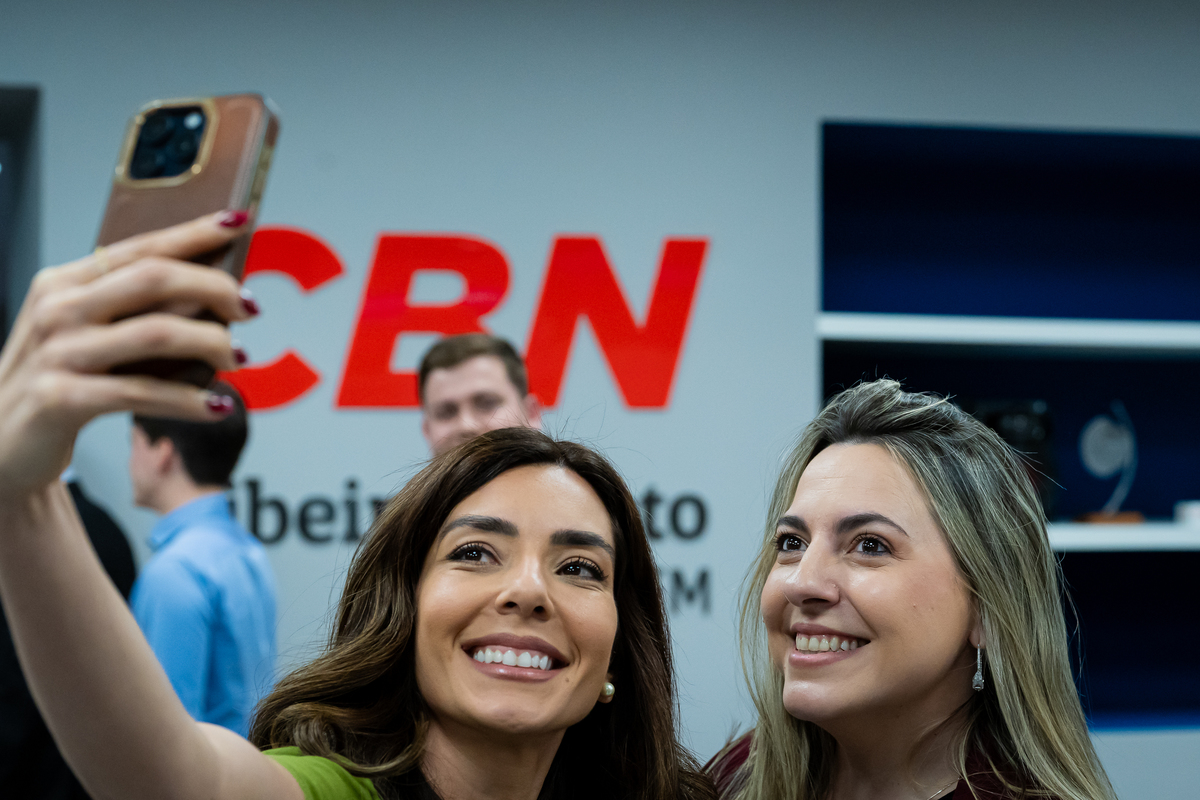 Colaboradores do Grupo EP celebram inauguração dos novos estúdios
