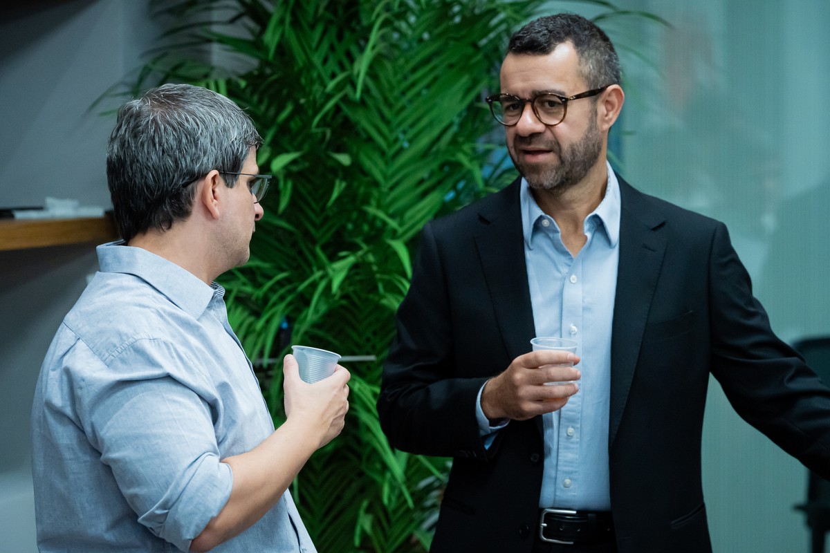 Colaboradores do Grupo EP celebram inauguração dos novos estúdios
