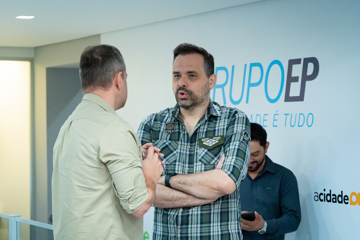 Colaboradores do Grupo EP celebram inauguração dos novos estúdios