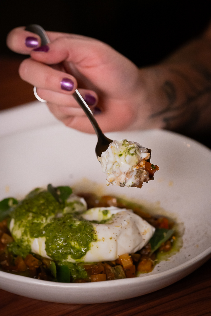 Close de molho e textura em prato da gastronomia francesa