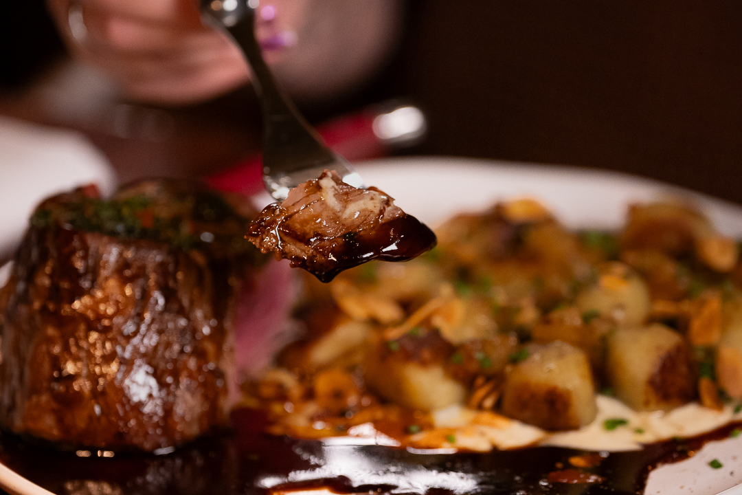 Close de molho e textura em prato da gastronomia francesa