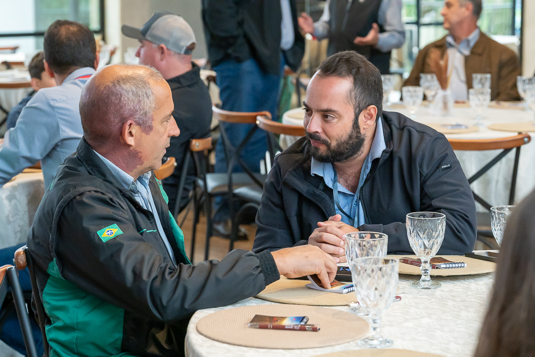Empresários e parceiros reunidos no encontro da Jumil