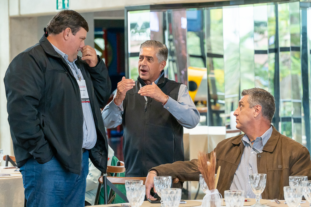 Empresários e parceiros reunidos no encontro da Jumil