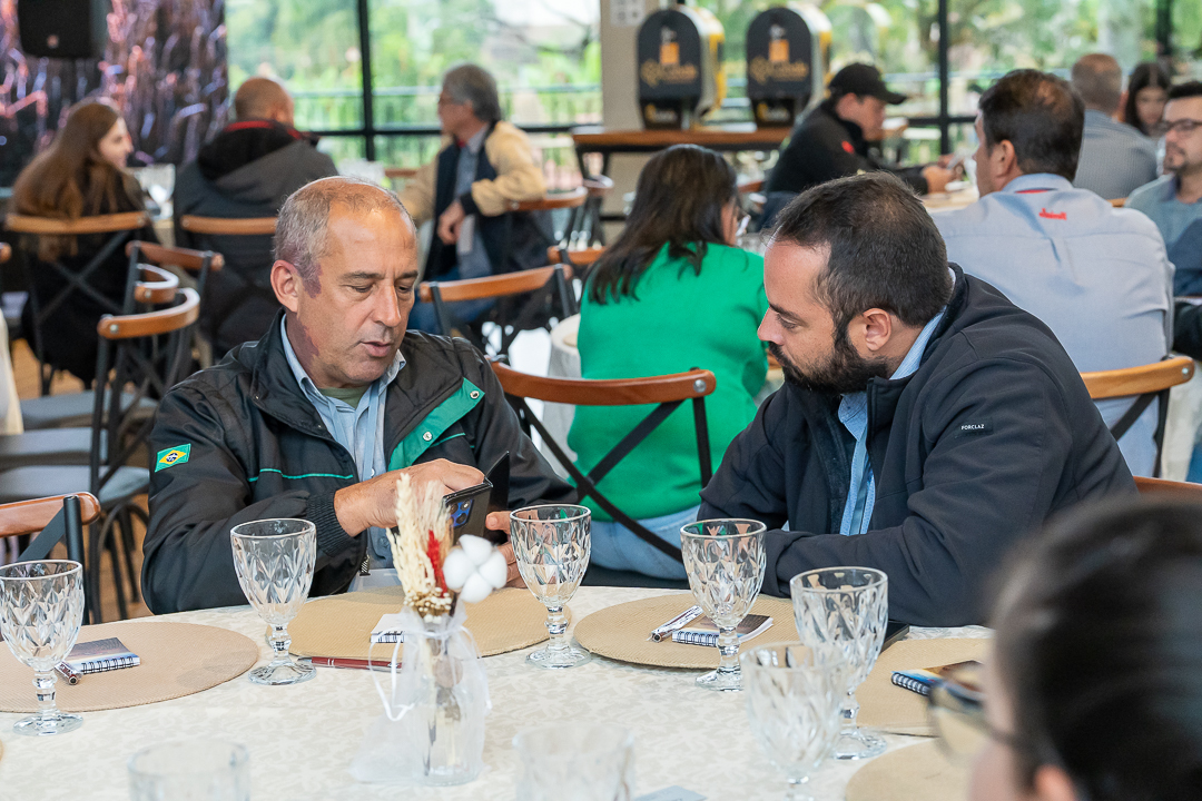 Empresários e parceiros reunidos no encontro da Jumil